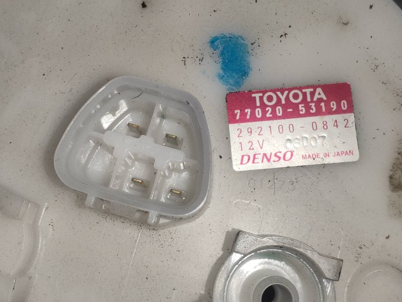 Recambio de bomba combustible para lexus is 300h referencia OEM IAM 2921000842 7702053190 