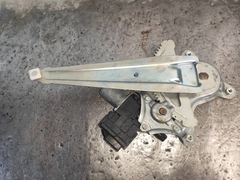 Recambio de elevalunas trasero derecho para lexus is 300h referencia OEM IAM 8572053121 0620204782 