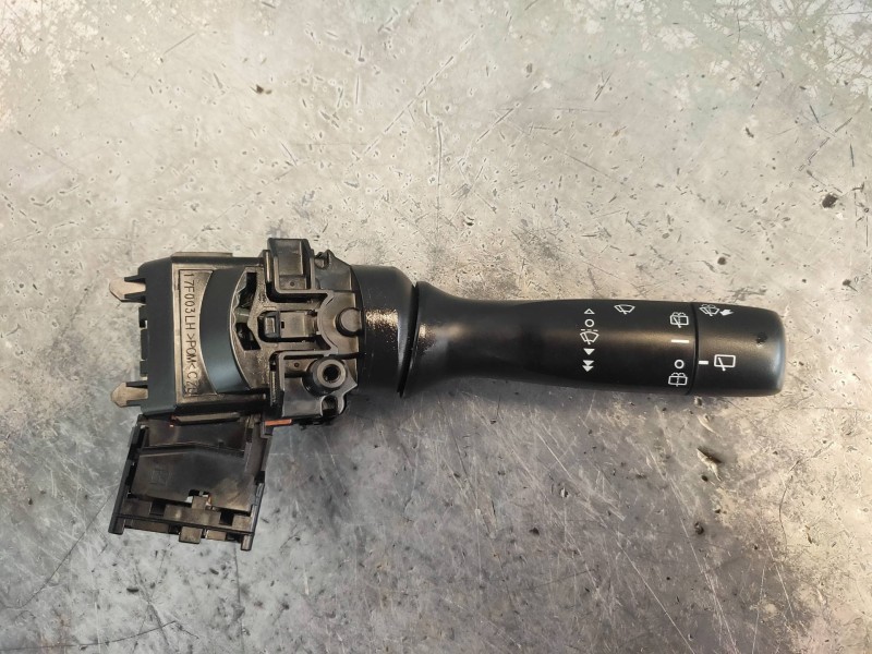 Recambio de mando limpia para toyota yaris live referencia OEM IAM 17F144  