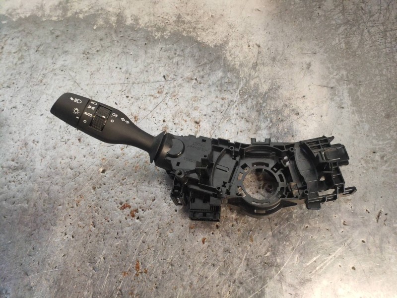 Recambio de mando luces para lexus is 300h referencia OEM IAM   