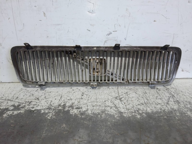 Recambio de rejilla delantera para volvo v70 familiar 2.4 (103kw) referencia OEM IAM   