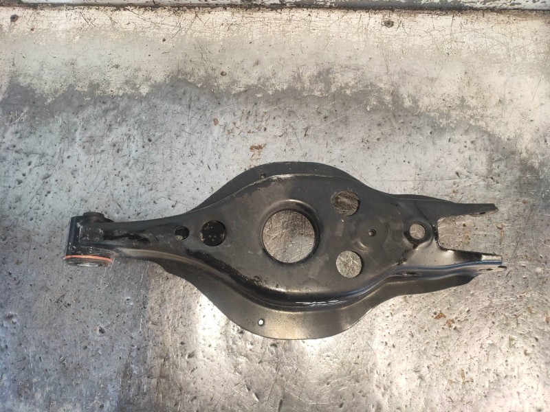 Recambio de brazo suspension inferior trasero derecho para lexus is 300h referencia OEM IAM   