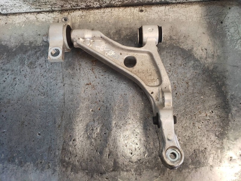 Recambio de brazo suspension inferior delantero derecho para lexus is 300h referencia OEM IAM   