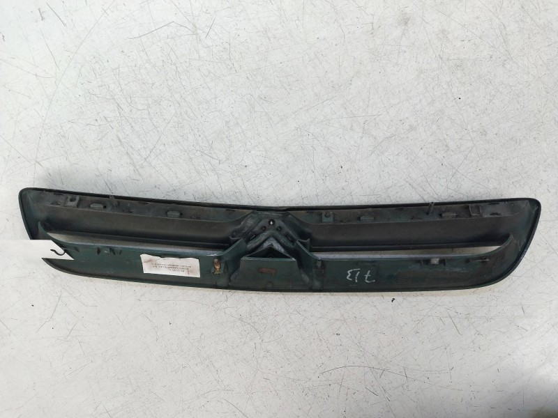 Recambio de rejilla delantera para citroen xantia berlina 1.9 td sx referencia OEM IAM   