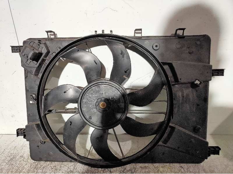 Recambio de electroventilador para opel astra j lim. cosmo referencia OEM IAM 3135104037 970556351 BOSCH