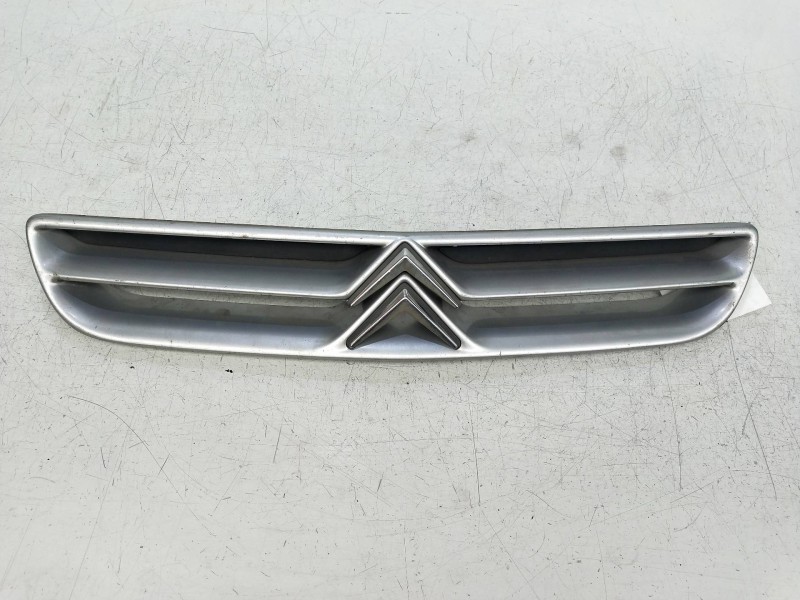 Recambio de rejilla delantera para citroen xantia berlina 2.0 hdi referencia OEM IAM   