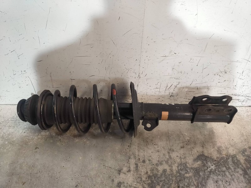 Recambio de amortiguador delantero derecho para toyota yaris live referencia OEM IAM 485200D010  