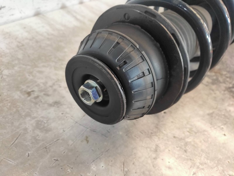 Recambio de amortiguador delantero derecho para toyota yaris live referencia OEM IAM 485200D010  