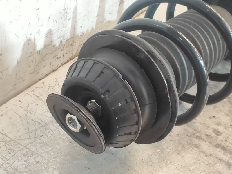 Recambio de amortiguador delantero izquierdo para toyota yaris live referencia OEM IAM 485100D170  