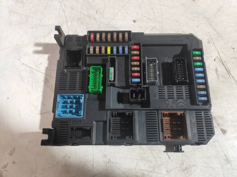 Recambio de caja reles / fusibles para peugeot 308 business line referencia OEM IAM 9807054180 BSIN0400 