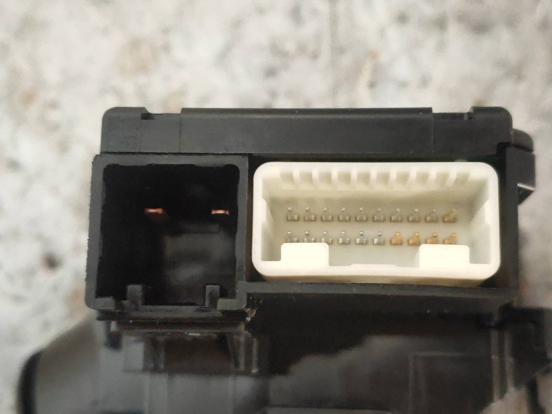 Recambio de mando limpia para lexus is 300h referencia OEM IAM   