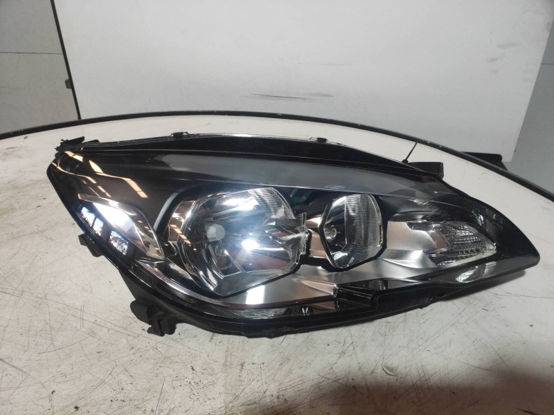 Recambio de faro derecho para peugeot 308 business line referencia OEM IAM 9677522980 030128720200 
