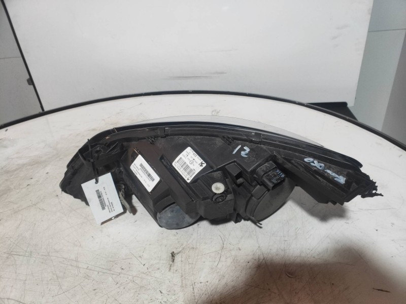 Recambio de faro derecho para peugeot 308 business line referencia OEM IAM 9677522980 030128720200 