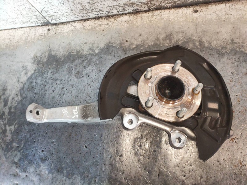 Recambio de mangueta delantera derecha para lexus is 300h referencia OEM IAM   