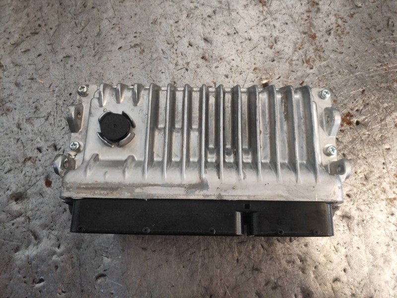 Recambio de centralita motor uce para lexus is 300h referencia OEM IAM 2762007780 8966124F10 