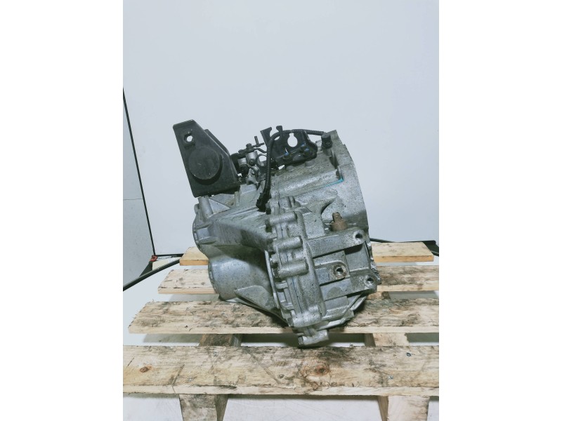 Recambio de caja cambios para kia carnival 2.9 crdi cat referencia OEM IAM Y061110536 4300038050 VQ7 VGT
