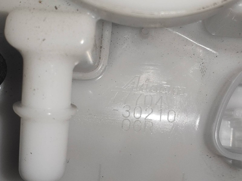 Recambio de bomba combustible para lexus is 300h referencia OEM IAM 7770430210  