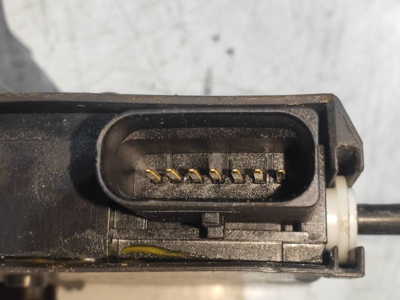 Recambio de motor cierre centralizado trasero derecho para peugeot 308 business line referencia OEM IAM 9810309880  