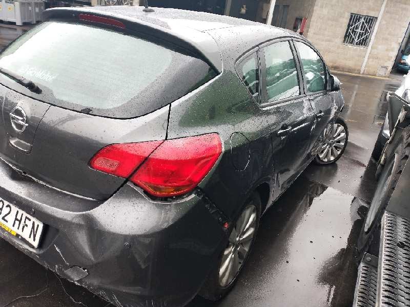 opel astra j lim. del año 2011