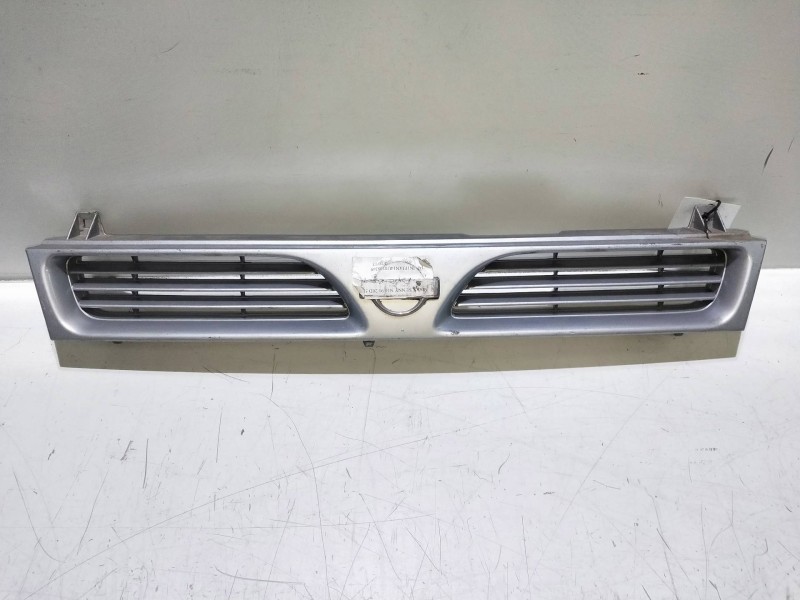 Recambio de rejilla delantera para nissan sunny berlina (n14) 2.0 diesel referencia OEM IAM   