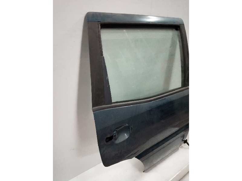 Recambio de puerta trasera derecha para nissan terrano/terrano.ii (r20) 2.7 turbodiesel referencia OEM IAM    Recambio de puerta trasera derecha para nissan terrano/terrano.ii (r20) 2.7 turbodiesel referencia OEM IAM