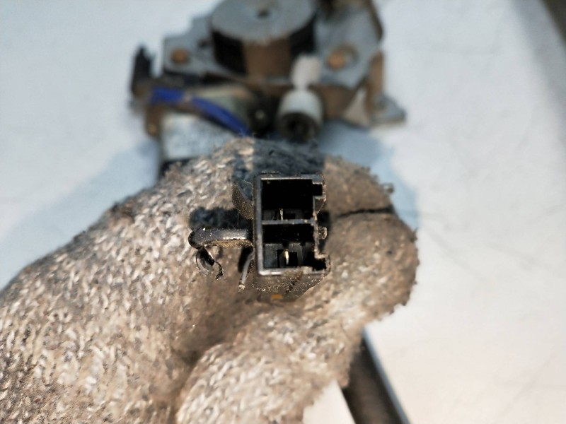 Recambio de elevalunas delantero derecho para nissan pick-up (d22) 2.5 turbodiesel referencia OEM IAM 807302S410  4P Recambio de elevalunas delantero derecho para nissan pick-up (d22) 2.5 turbodiesel referencia OEM IAM 807302S410  4P