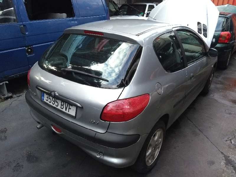 peugeot 206 berlina del año 2002