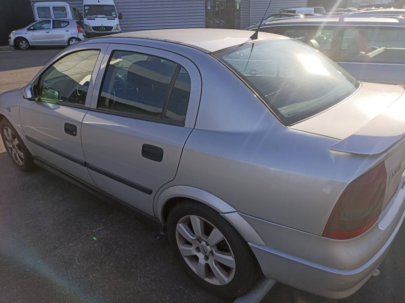 opel astra g berlina del año 2003