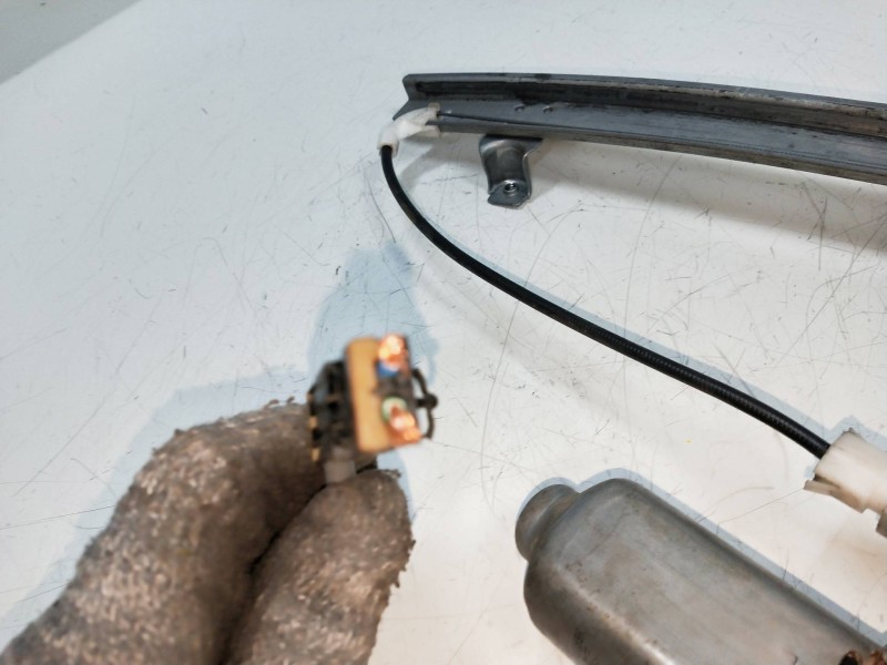 Recambio de elevalunas delantero izquierdo para nissan primera berlina (p11) 1.8 16v cat referencia OEM IAM 400439B  5P