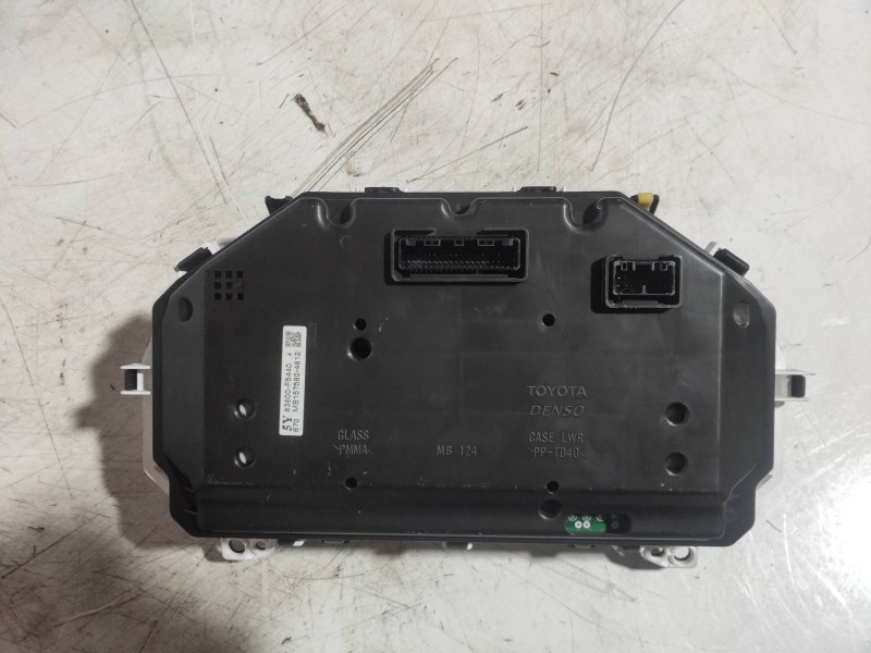 Recambio de cuadro instrumentos para toyota yaris hybrid active referencia OEM IAM MB1575804812 83800F5440 