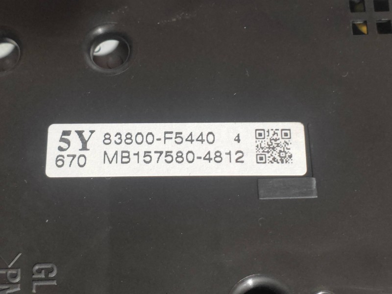 Recambio de cuadro instrumentos para toyota yaris hybrid active referencia OEM IAM MB1575804812 83800F5440 
