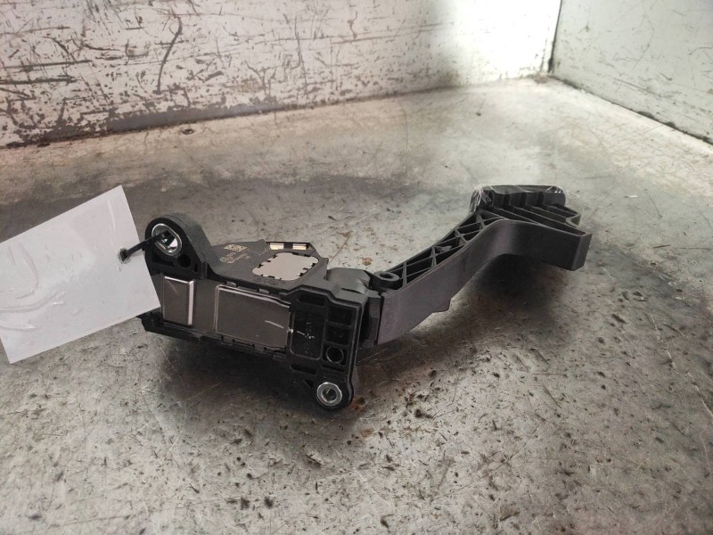 Recambio de potenciometro pedal para toyota yaris hybrid active referencia OEM IAM 781100D110  