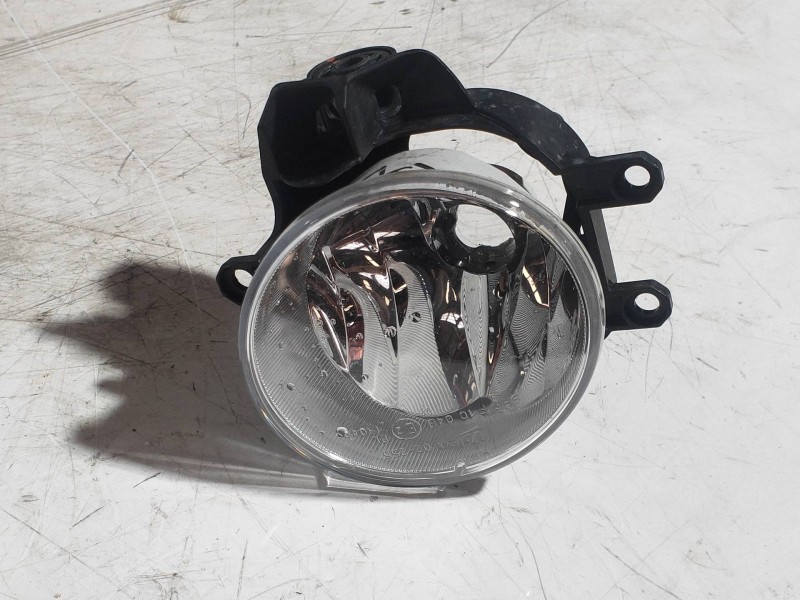 Recambio de faro antiniebla derecho para toyota yaris hybrid active referencia OEM IAM 90008490 8121002110 