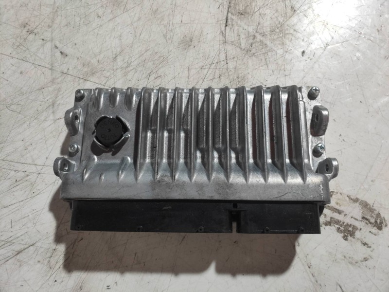 Recambio de centralita motor uce para toyota yaris hybrid active referencia OEM IAM 896610U230  MB2762002821