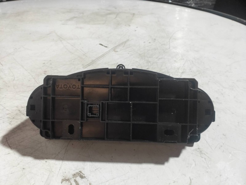 Recambio de mando calefaccion / aire acondicionado para toyota yaris hybrid active referencia OEM IAM 559000D810  