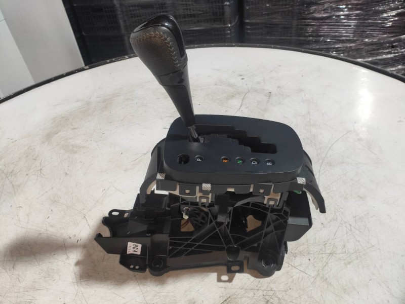 Recambio de palanca cambio para toyota yaris hybrid active referencia OEM IAM   
