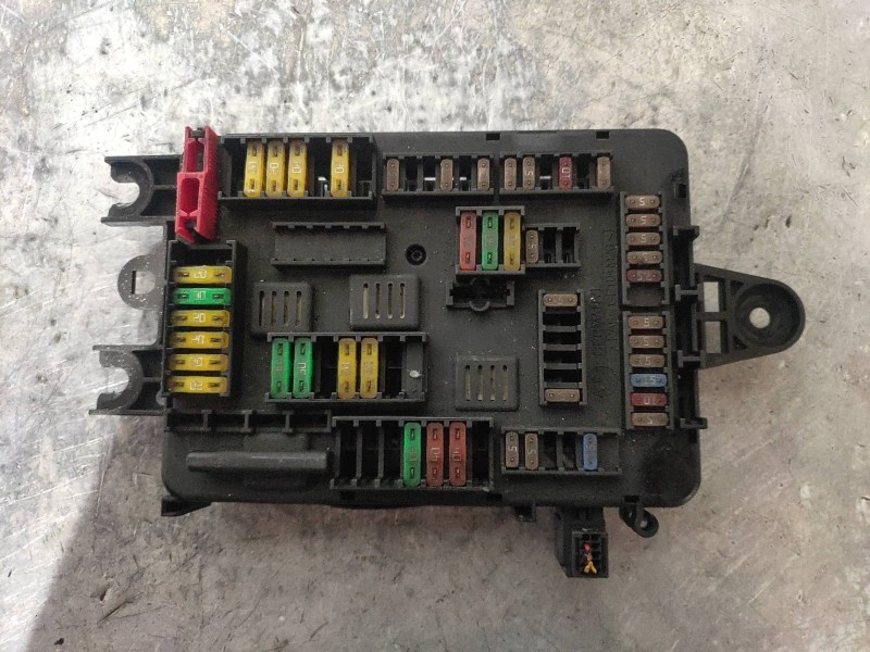 Recambio de caja reles / fusibles para bmw serie 4 gran coupe (f36) 420d referencia OEM IAM 938907001 10688710 948417 1955400000