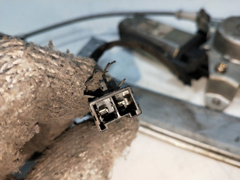 Recambio de elevalunas delantero derecho para nissan sunny berlina (n14) 2.0 diesel referencia OEM IAM 8073052C07  5P