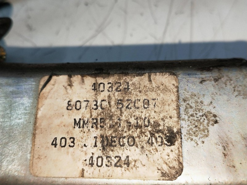 Recambio de elevalunas delantero derecho para nissan sunny berlina (n14) 2.0 diesel referencia OEM IAM 8073052C07  5P