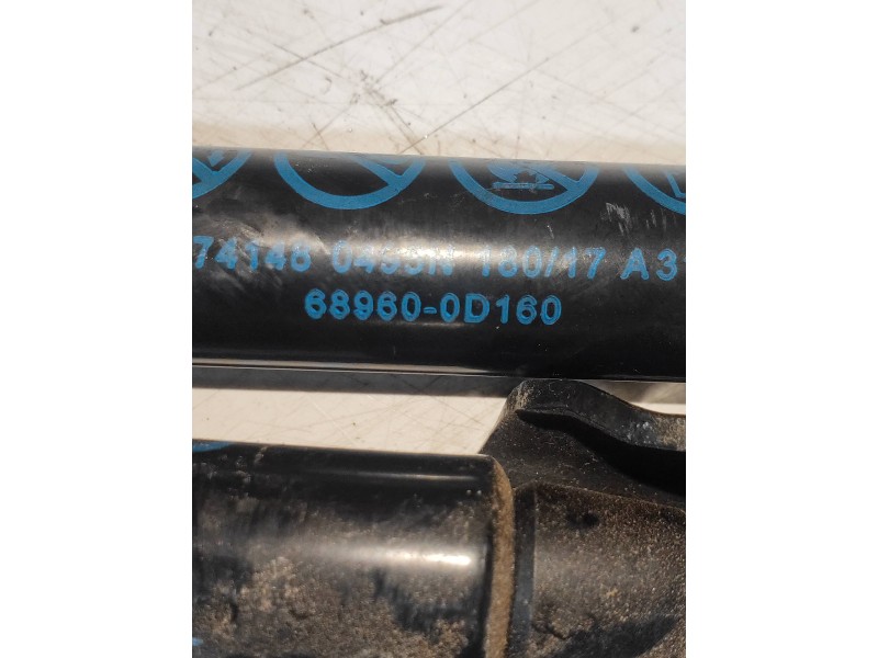 Recambio de amortiguadores maletero / porton para toyota yaris hybrid active referencia OEM IAM 689600D160 689500D200 