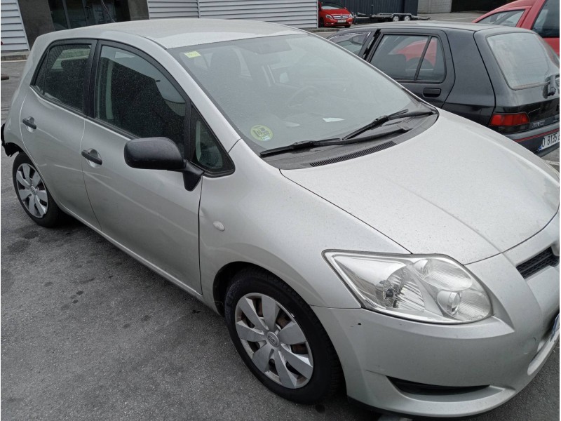 toyota auris del año 2010