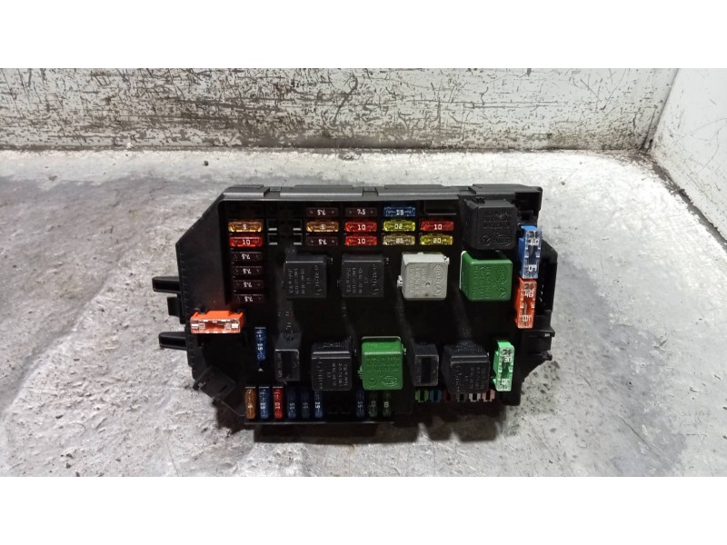 Recambio de caja reles / fusibles para mercedes clase s (w221) berlina 450 l (221.170) referencia OEM IAM A2215402862 A221545773