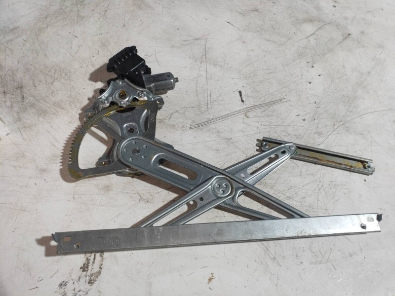 Recambio de elevalunas delantero izquierdo para toyota yaris hybrid active referencia OEM IAM 8570202020 961919101 AV2621004381