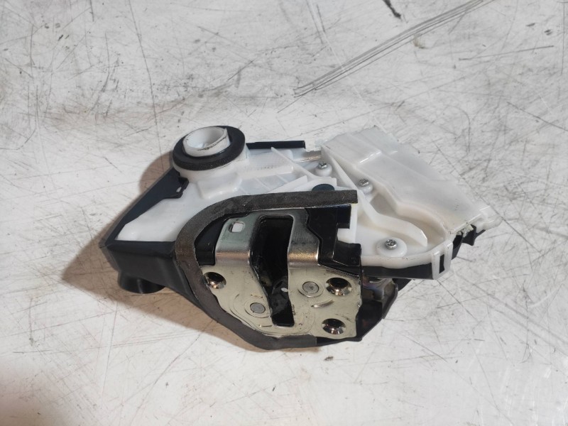 Recambio de motor cierre centralizado delantero izquierdo para toyota yaris hybrid active referencia OEM IAM   