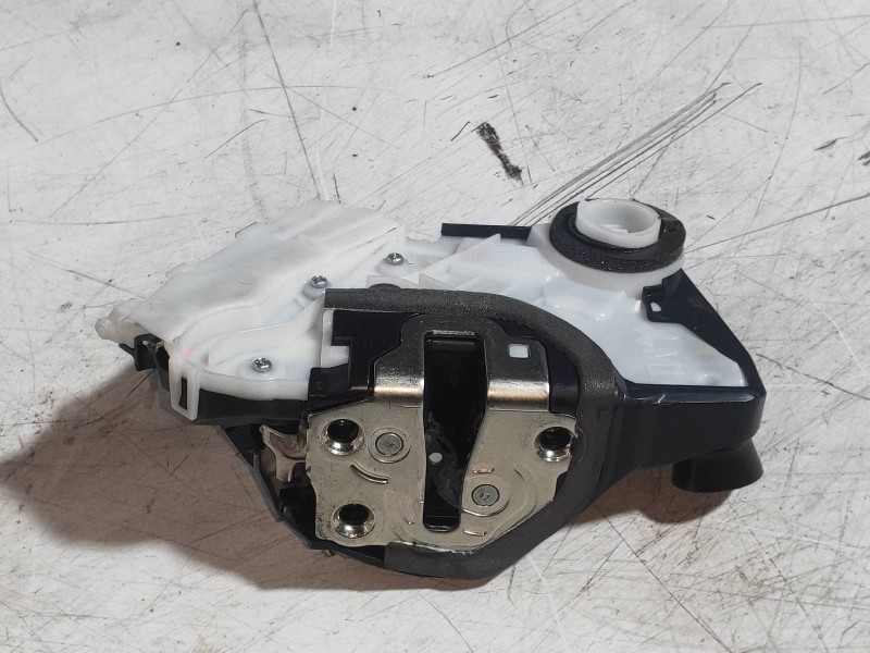 Recambio de motor cierre centralizado delantero derecho para toyota yaris hybrid active referencia OEM IAM   