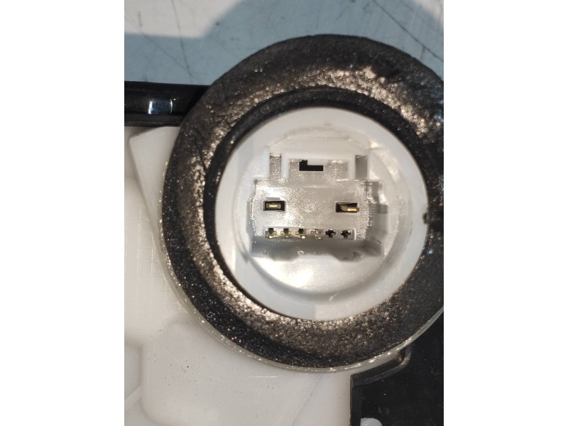 Recambio de motor cierre centralizado delantero derecho para toyota yaris hybrid active referencia OEM IAM   