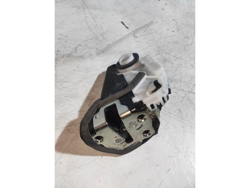 Recambio de motor cierre centralizado trasero izquierdo para toyota yaris hybrid active referencia OEM IAM   