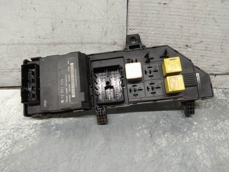 Recambio de caja reles / fusibles para saab 9-3 berlina 2.2 tid arc referencia OEM IAM 12801759  