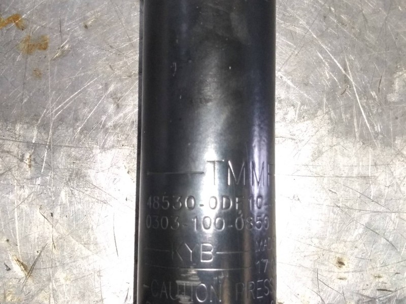 Recambio de amortiguador trasero derecho para toyota yaris hybrid active referencia OEM IAM 485300DF10 03031000850 