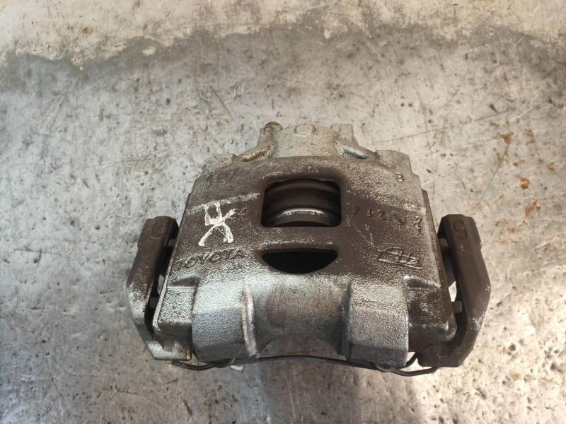 Recambio de pinza freno delantera derecha para toyota yaris hybrid active referencia OEM IAM   